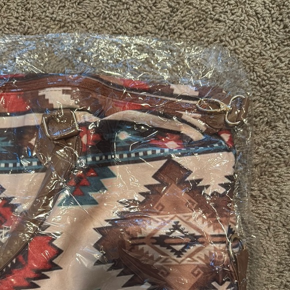 Aztec Patterned Weekender Bag - Picture 5 of 13